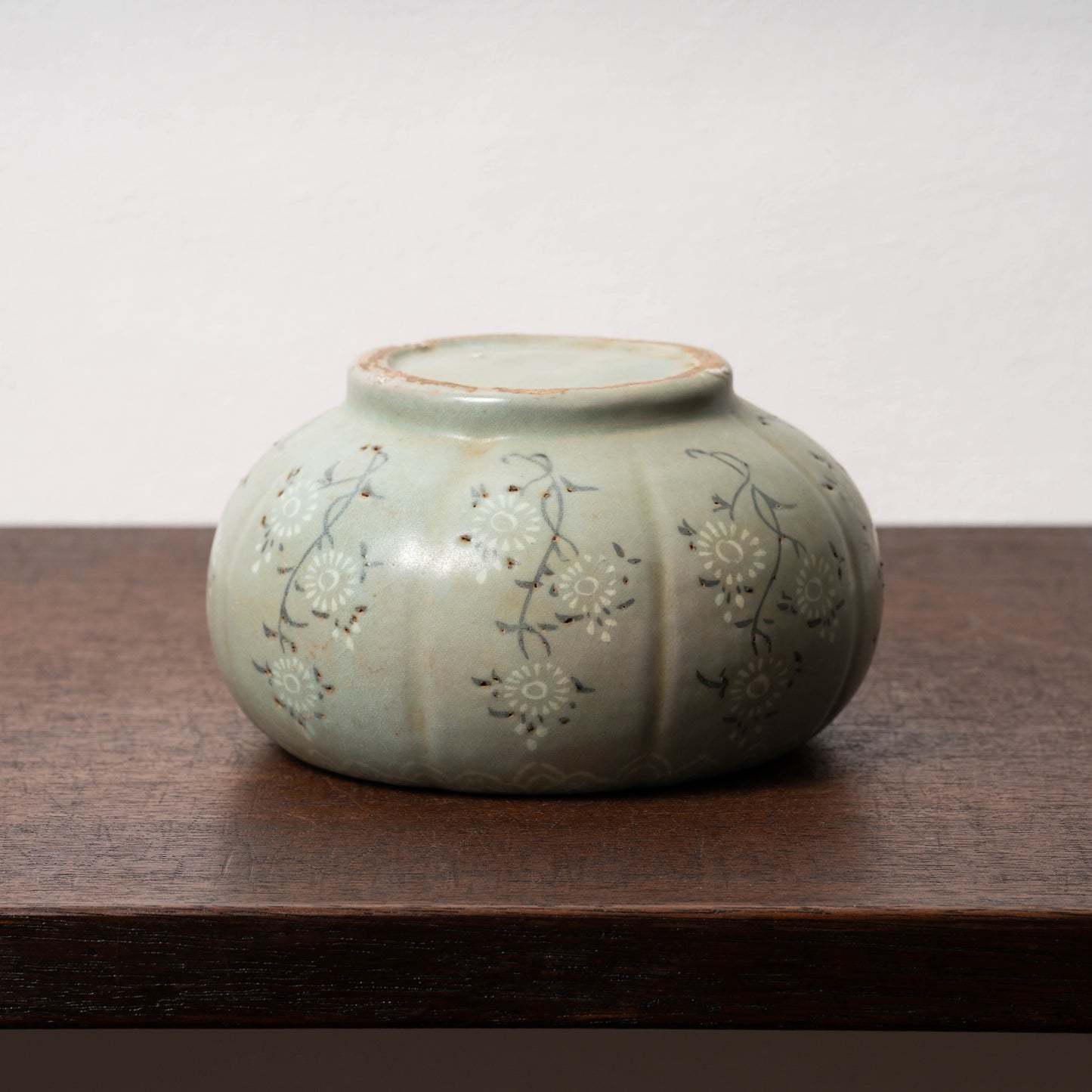 Goryeo Dynasty Celadon Melon-shaped Jar with Inlaid chrysanthemum Design