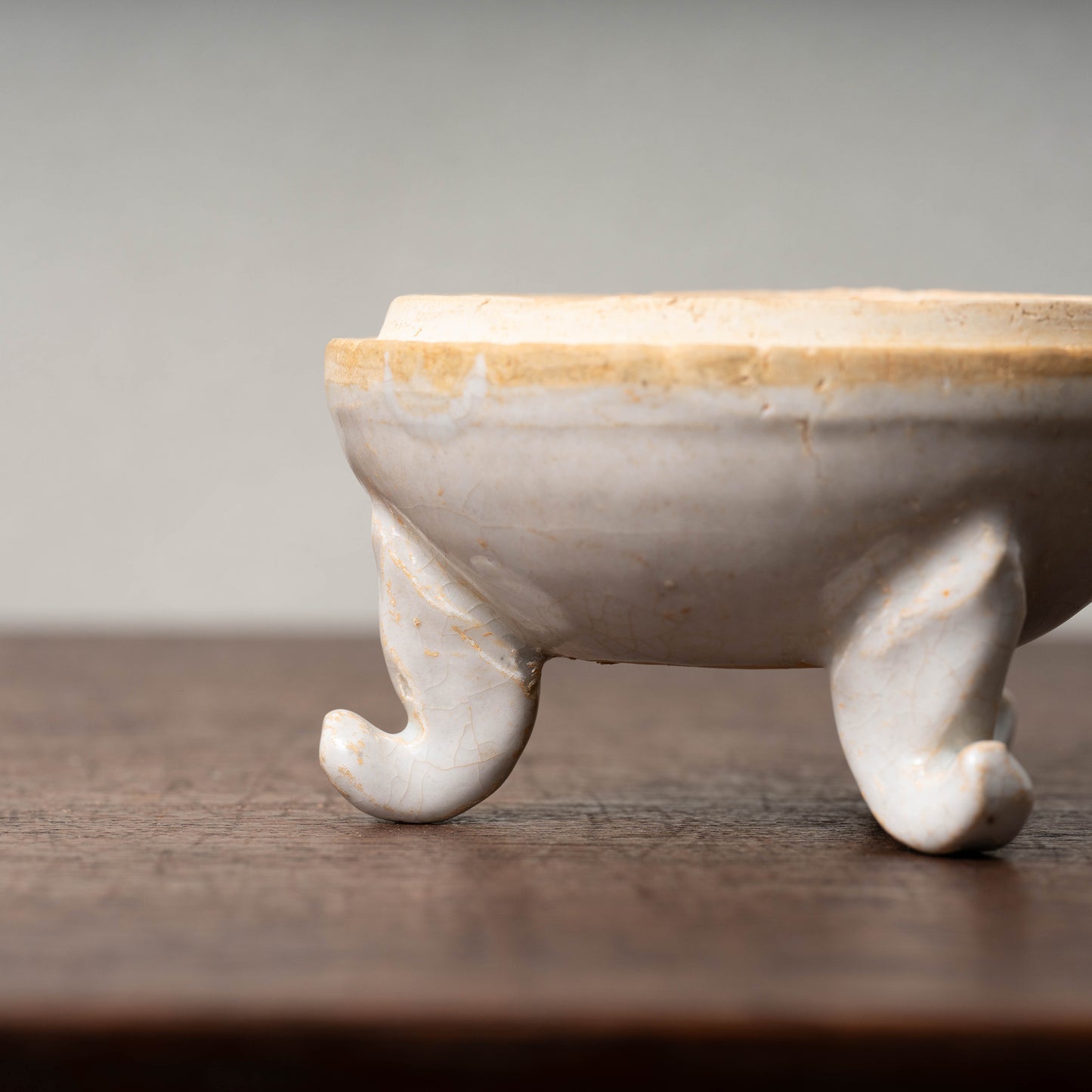 唐代 景徳鎮 白磁馬蓋付三足香炉