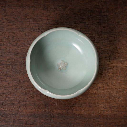 元代 龍泉窯系 青磁貼花花口碗