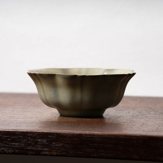 南宋官窯 青磁花口碗