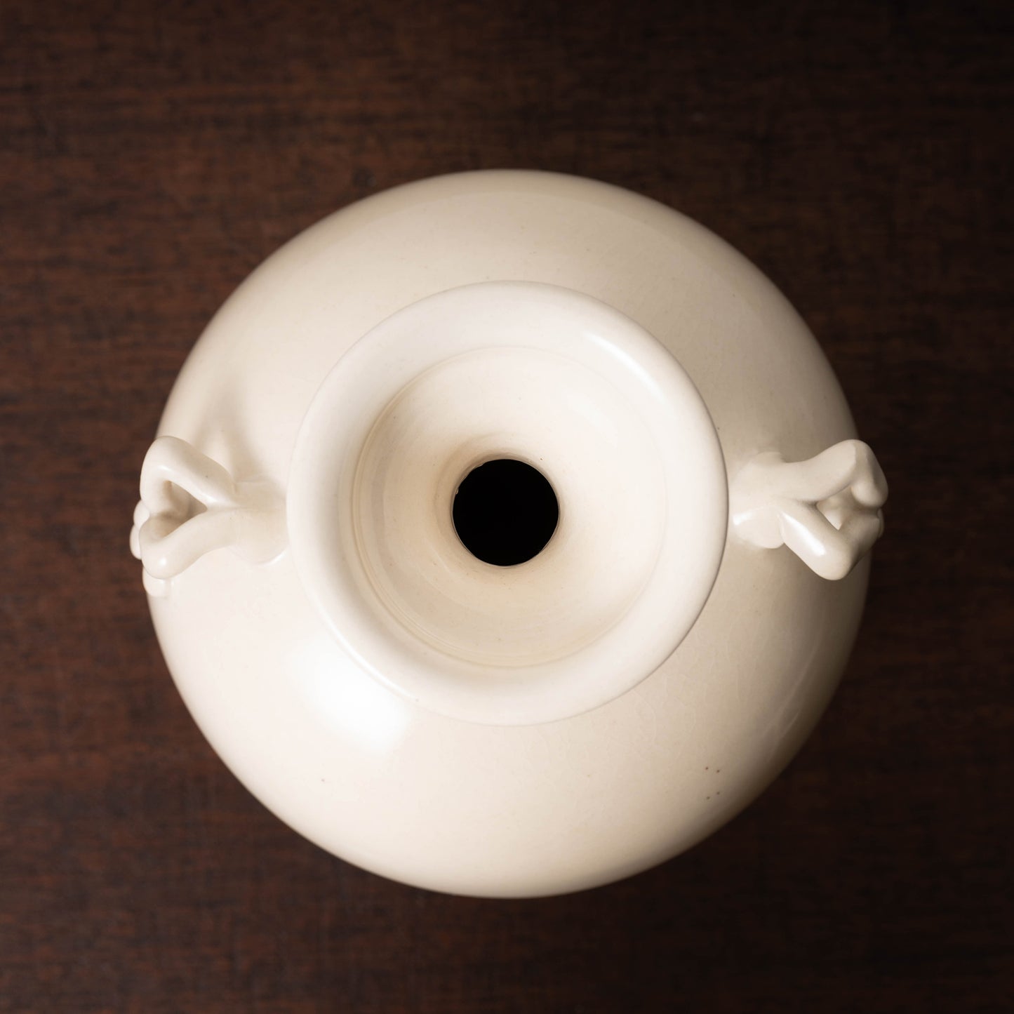 唐代 邢州窯 白磁盤口双耳瓶「大盈」銘