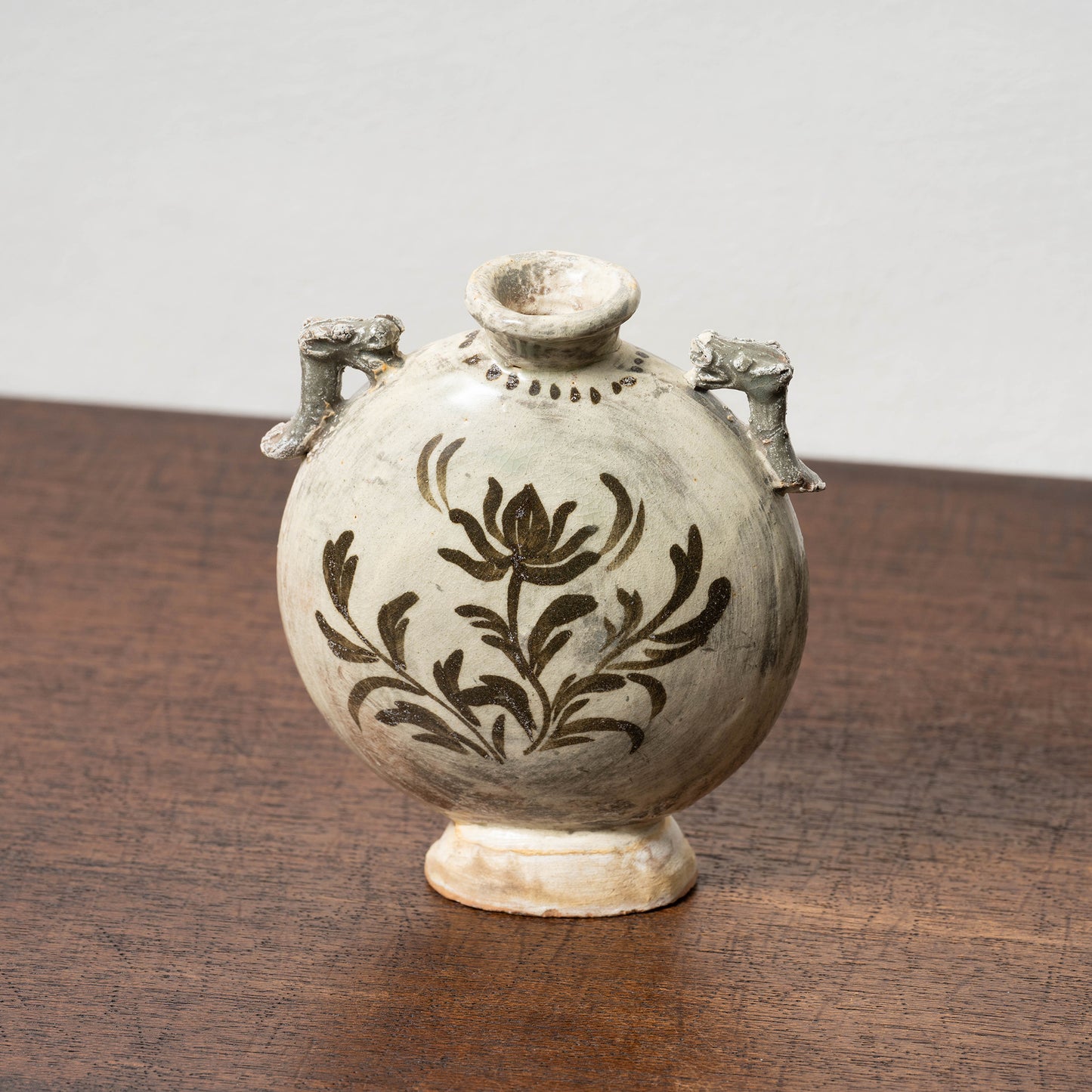 李朝 粉青沙器鉄絵牡丹龍耳扁壺