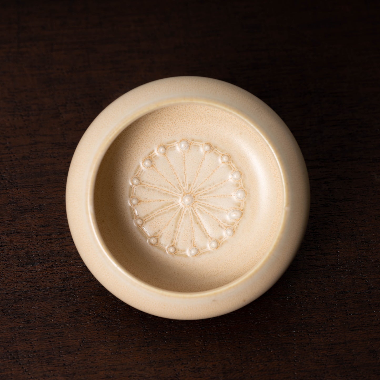 Qing Dynasty White porcelain Jarlet with Chrysanthemum Design