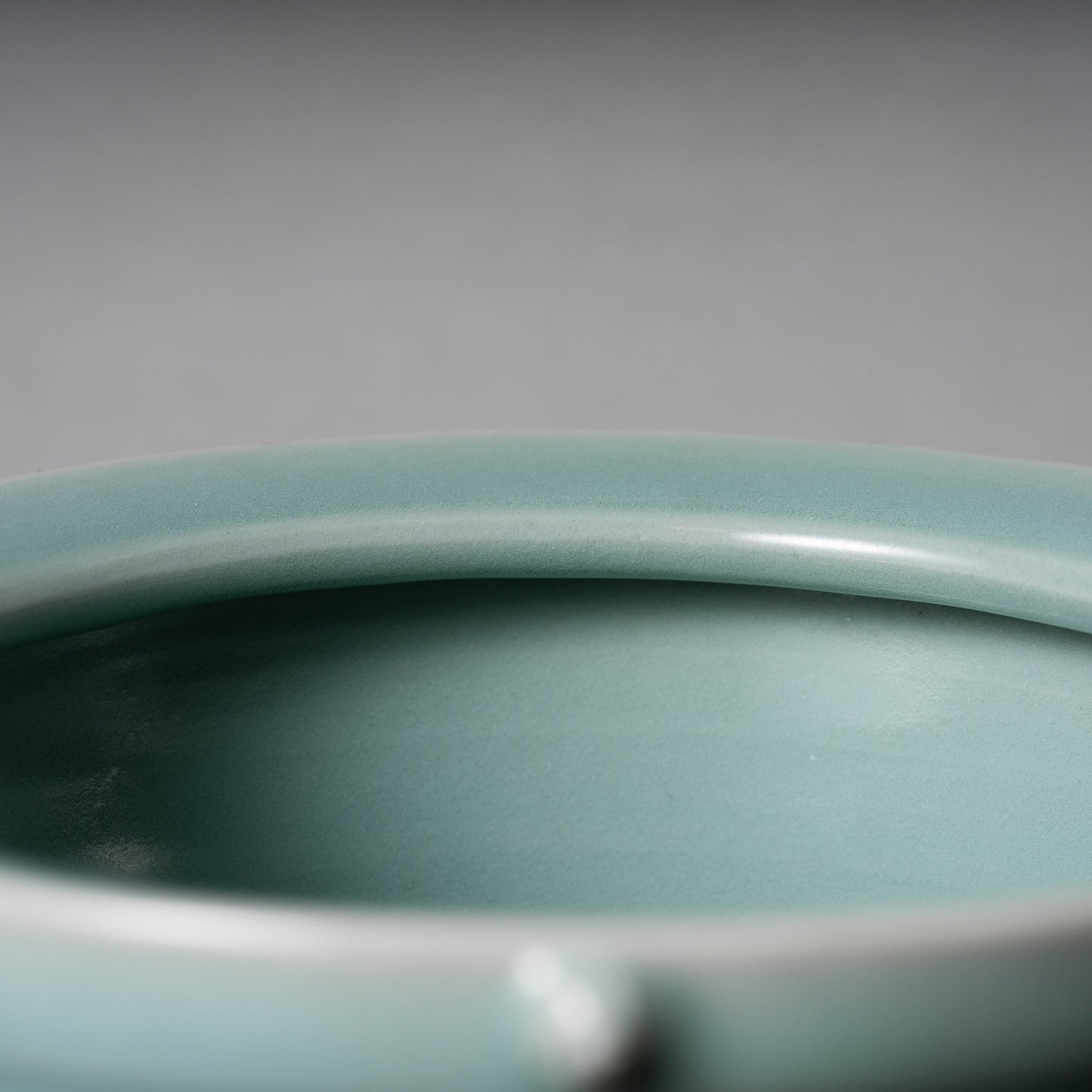 龍泉窯 青磁鼓釘文三足鉢