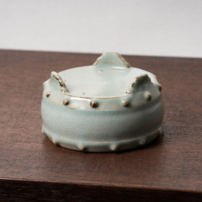 Southern Song Dynasty Guan ware Celadon Bowl with Rivet and Three legs