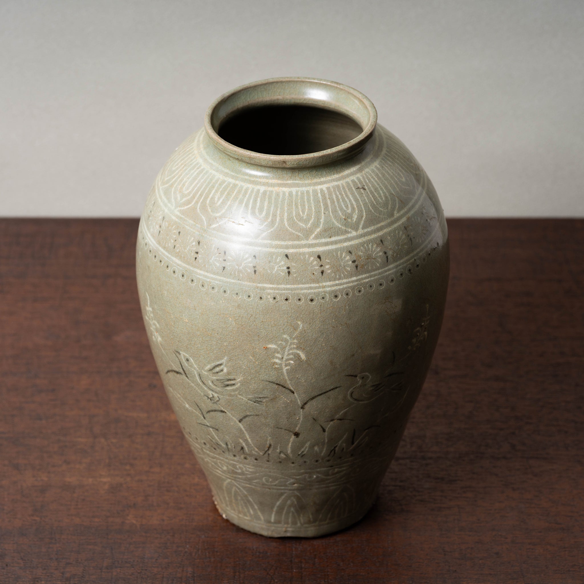 朝鮮高麗時代 花紋青磁壺 - アンティーク、コレクション