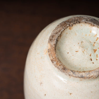 李朝 白磁鉄絵花文俵形花瓶