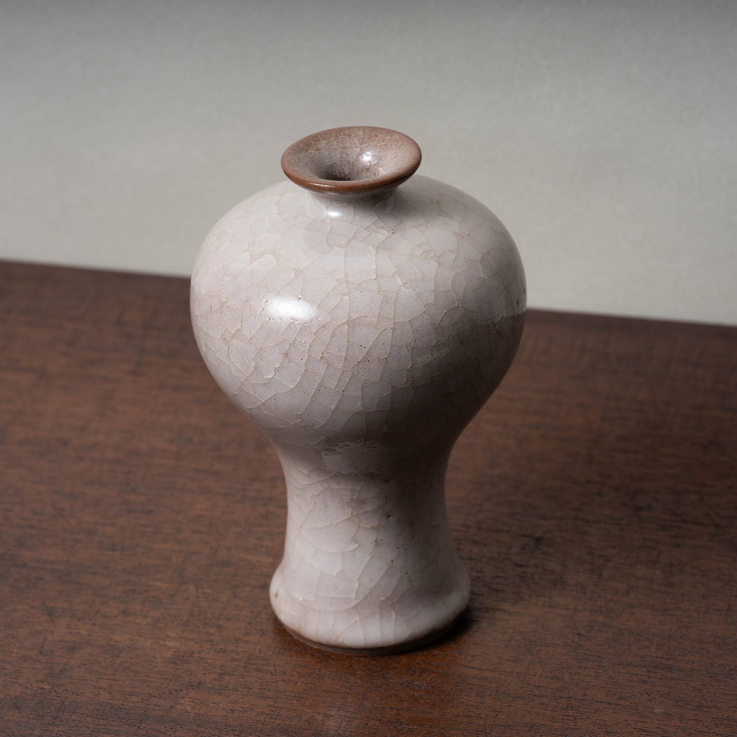 Southern Song Dynasty Guan ware White Graze Meiping vases