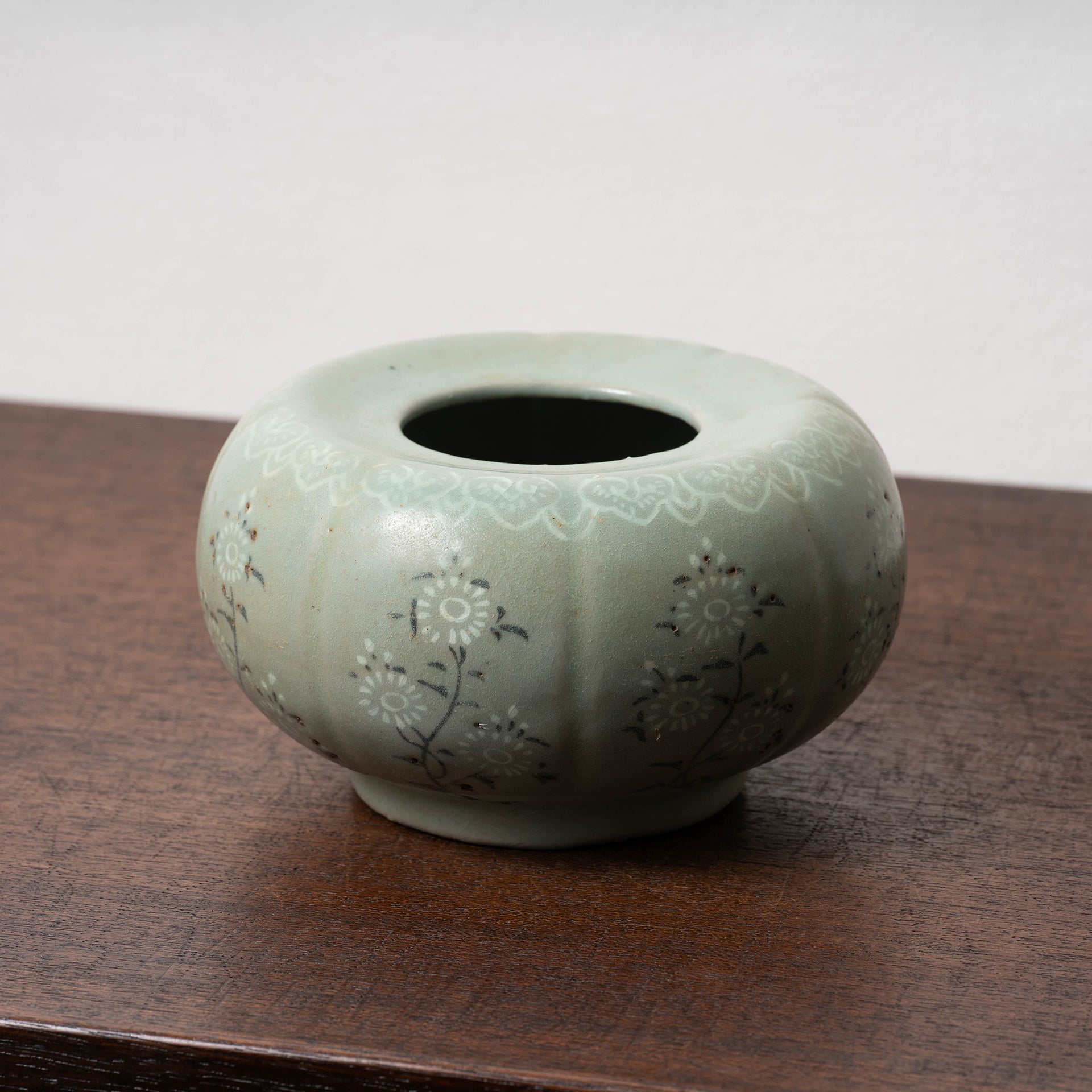 高麗 青磁象嵌菊花文瓜形壺 – 燦禾 SANKA