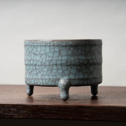 Southern Song Dynasty Ge-ware-type Celadon Basin with Three Legs