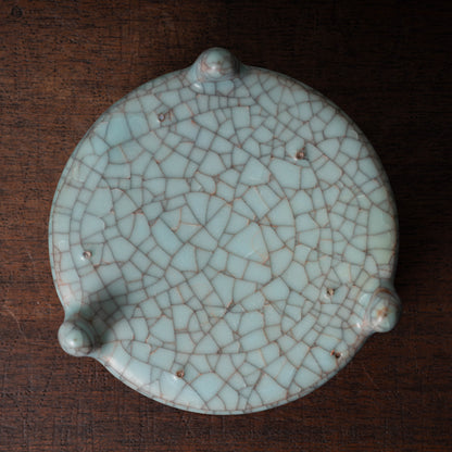 Southern Song Dynasty Ge-ware-type Celadon Basin with Three Legs