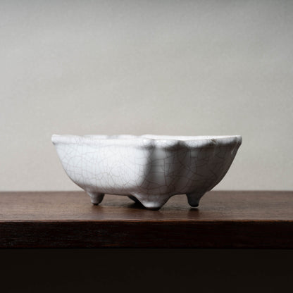 Ming Dynasty Ge-type ware Bowl with Flower Shaped