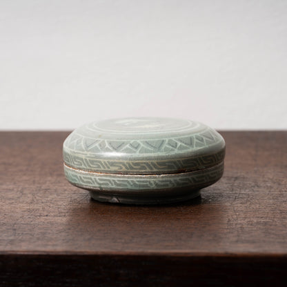 Goryeo Celadon Covered Box with Inlaid Crane Design