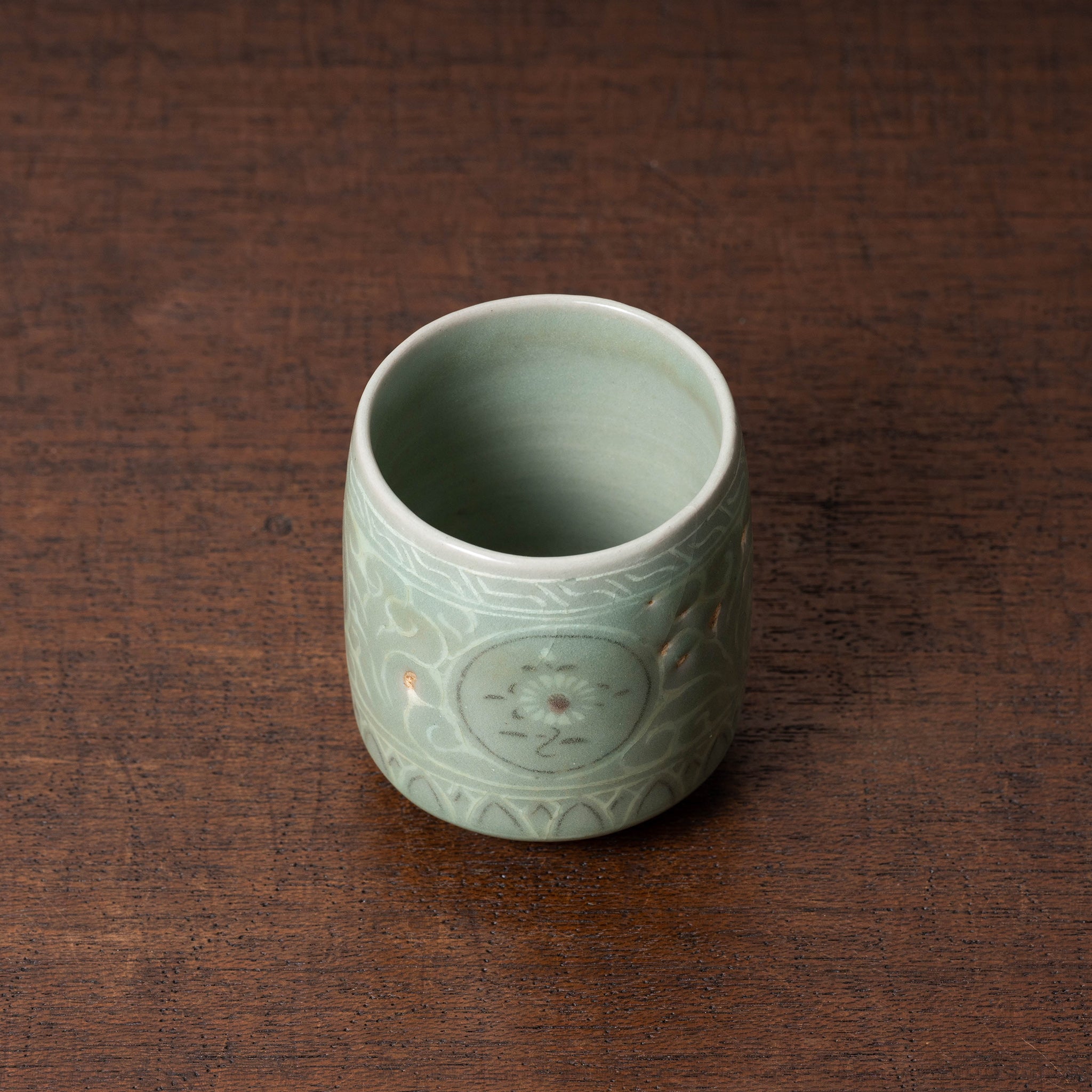 青磁　茶碗　白象嵌　菊花紋　高麗青磁　流谷　朝鮮・韓国