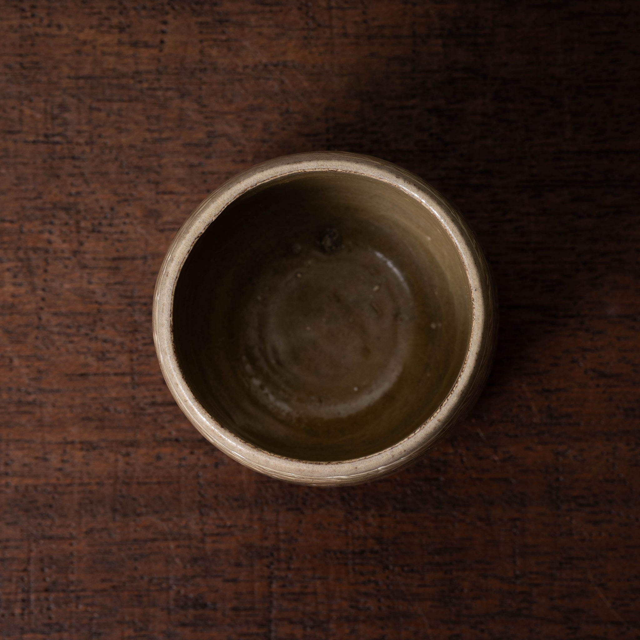 高麗 米色青磁象嵌菊花文筒茶碗 – 燦禾 SANKA