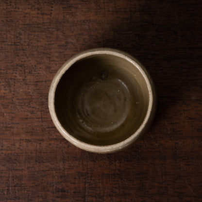 高麗 米色青磁象嵌菊花文筒茶碗