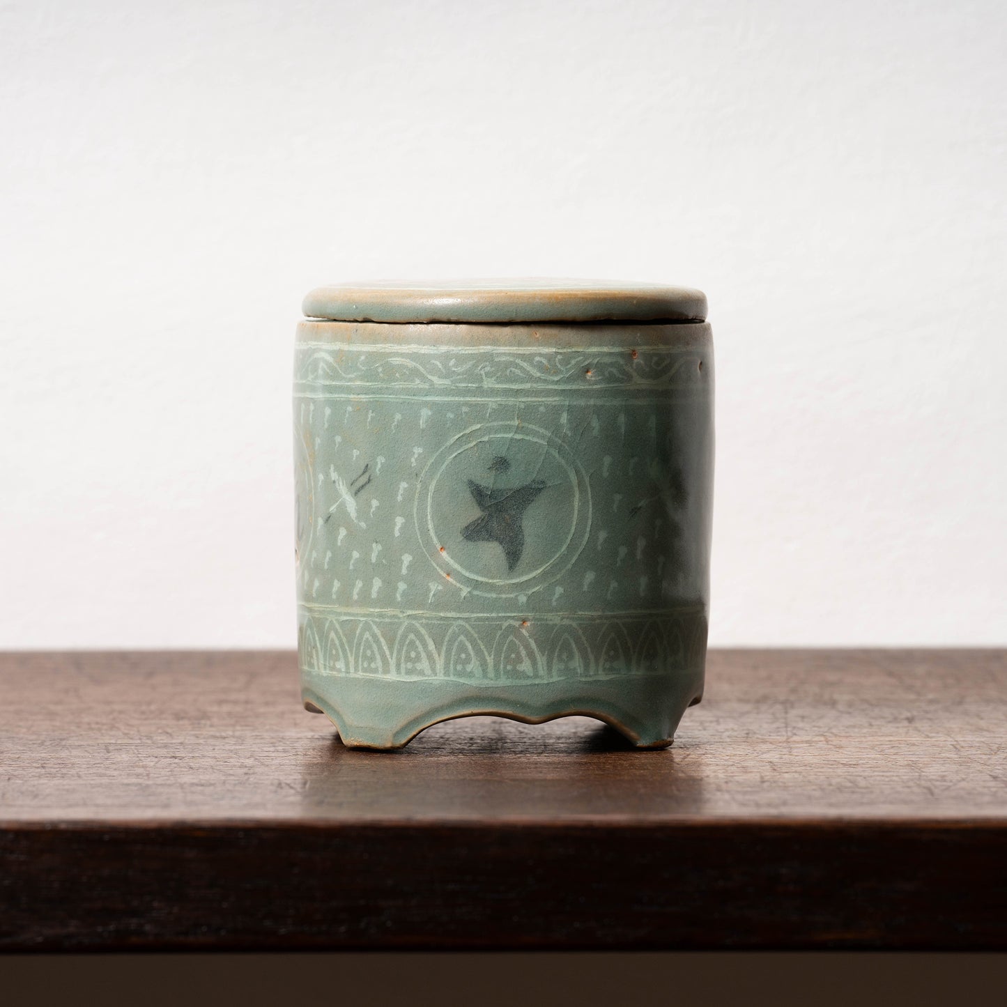 高麗 青磁象嵌梵字文有蓋壺