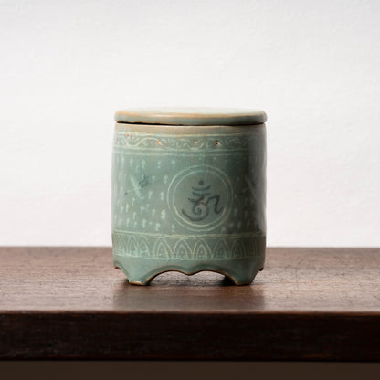 高麗 青磁象嵌梵字文有蓋壺