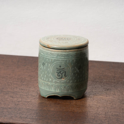 高麗 青磁象嵌梵字文有蓋壺