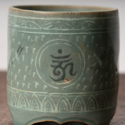 高麗 青磁象嵌梵字文有蓋壺