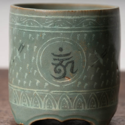 高麗 青磁象嵌梵字文有蓋壺