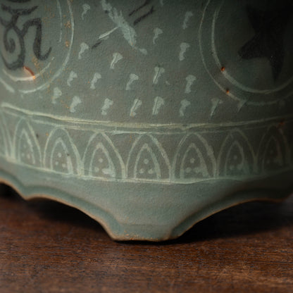 高麗 青磁象嵌梵字文有蓋壺