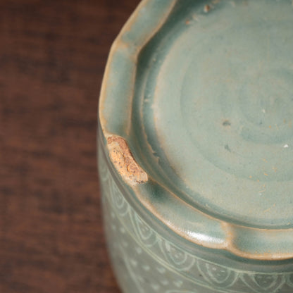 高麗 青磁象嵌梵字文有蓋壺