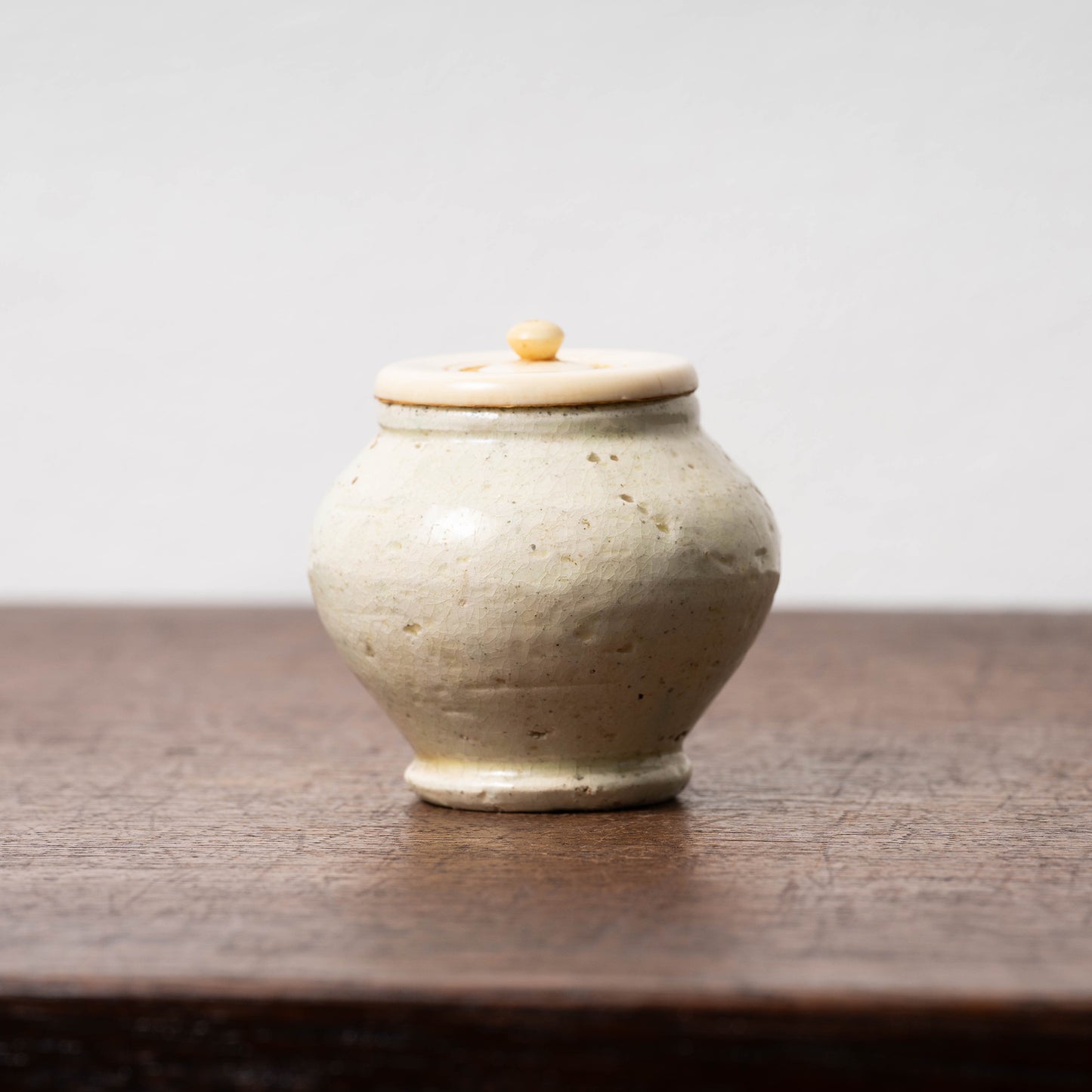 Tang Dynasty White Porcelain Tea container