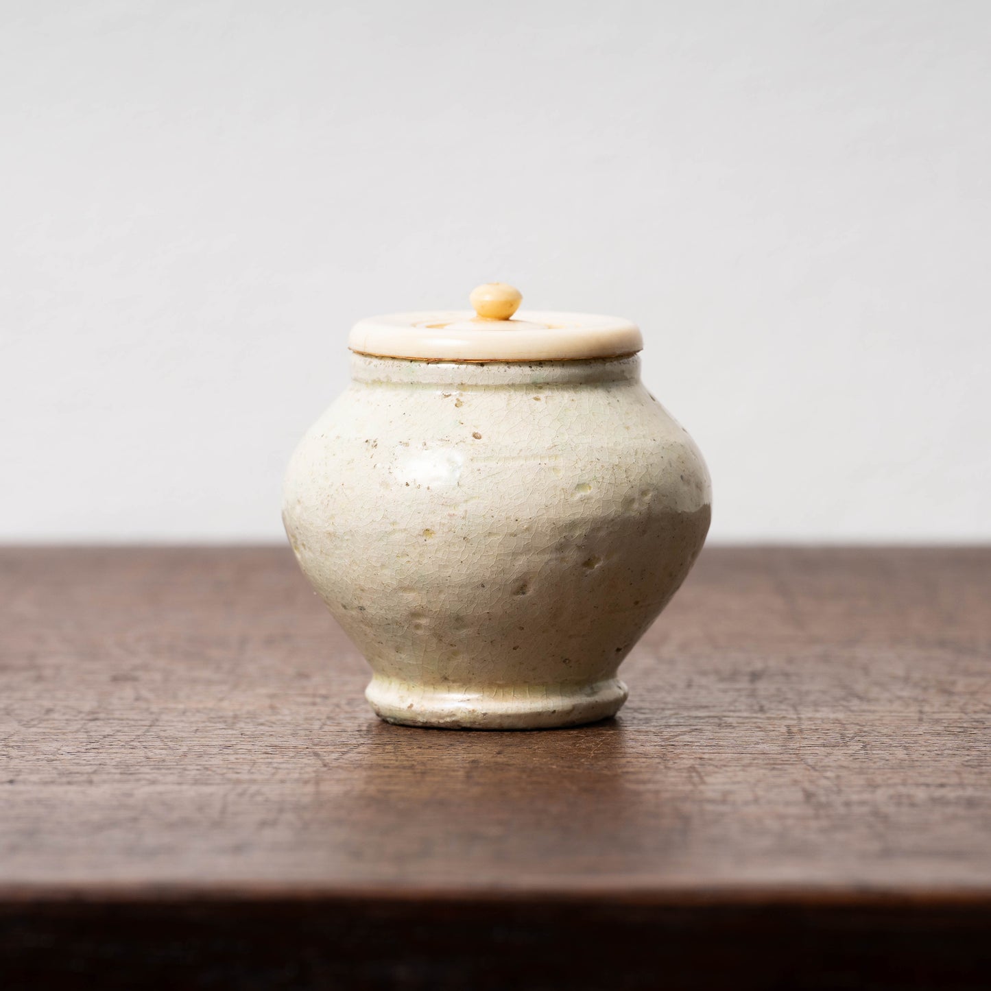 Tang Dynasty White Porcelain Tea container