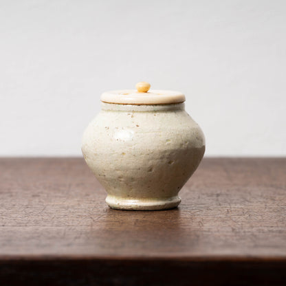 Tang Dynasty White Porcelain Tea container