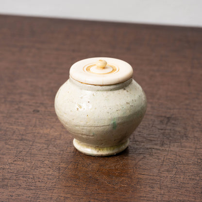 Tang Dynasty White Porcelain Tea container