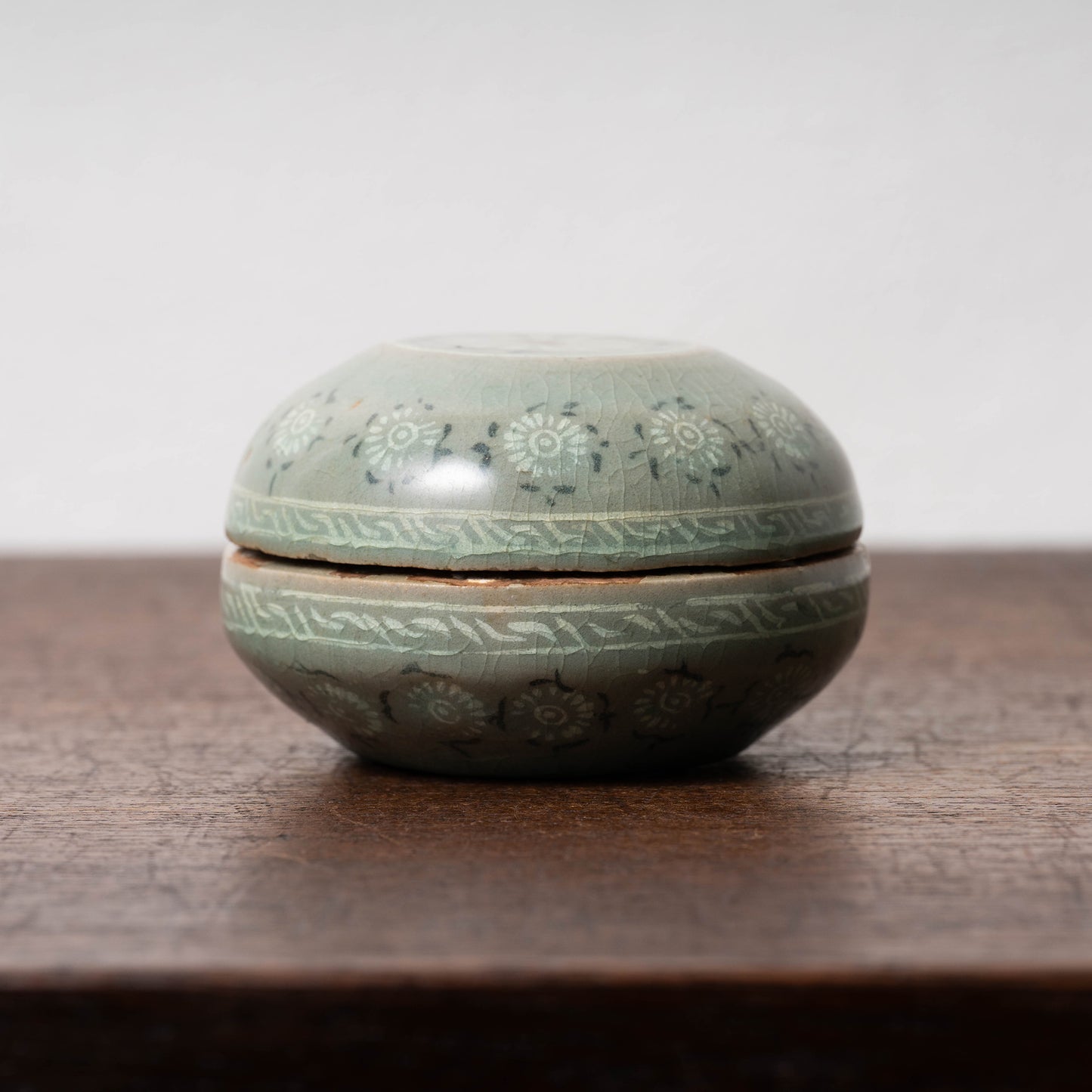 Goryeo Celadon Covered Box with Inlaid Cinnabar Chrysanthemum Design