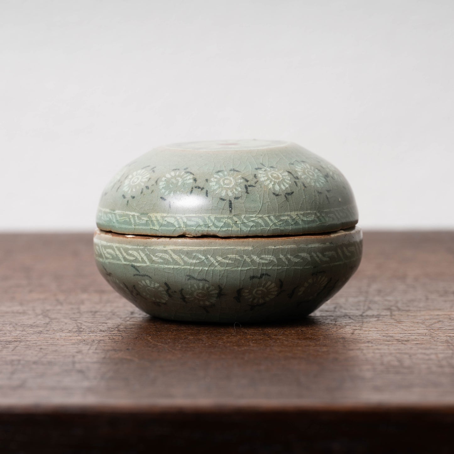 Goryeo Celadon Covered Box with Inlaid Cinnabar Chrysanthemum Design