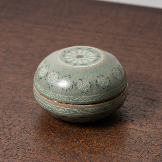 Goryeo Celadon Covered Box with Inlaid Cinnabar Chrysanthemum Design