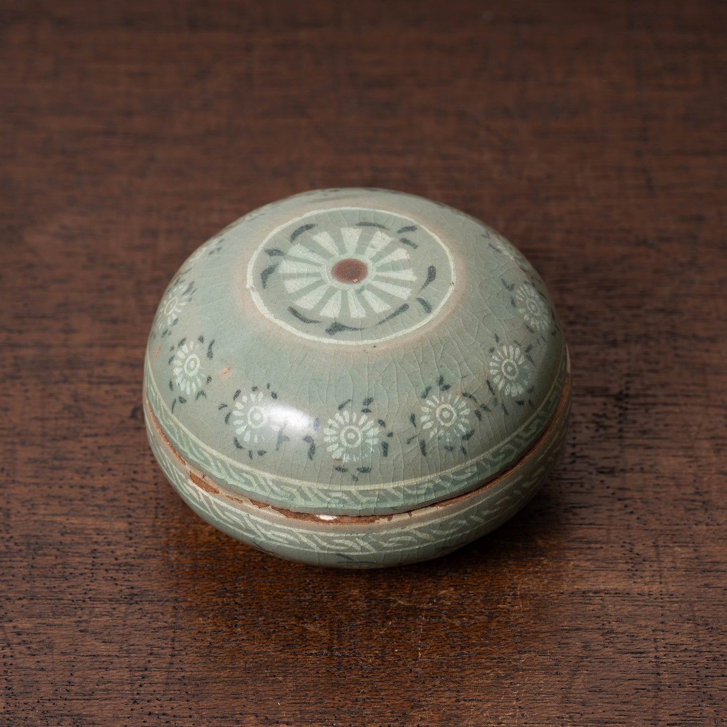 Goryeo Celadon Covered Box with Inlaid Cinnabar Chrysanthemum Design