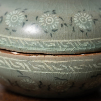 Goryeo Celadon Covered Box with Inlaid Cinnabar Chrysanthemum Design