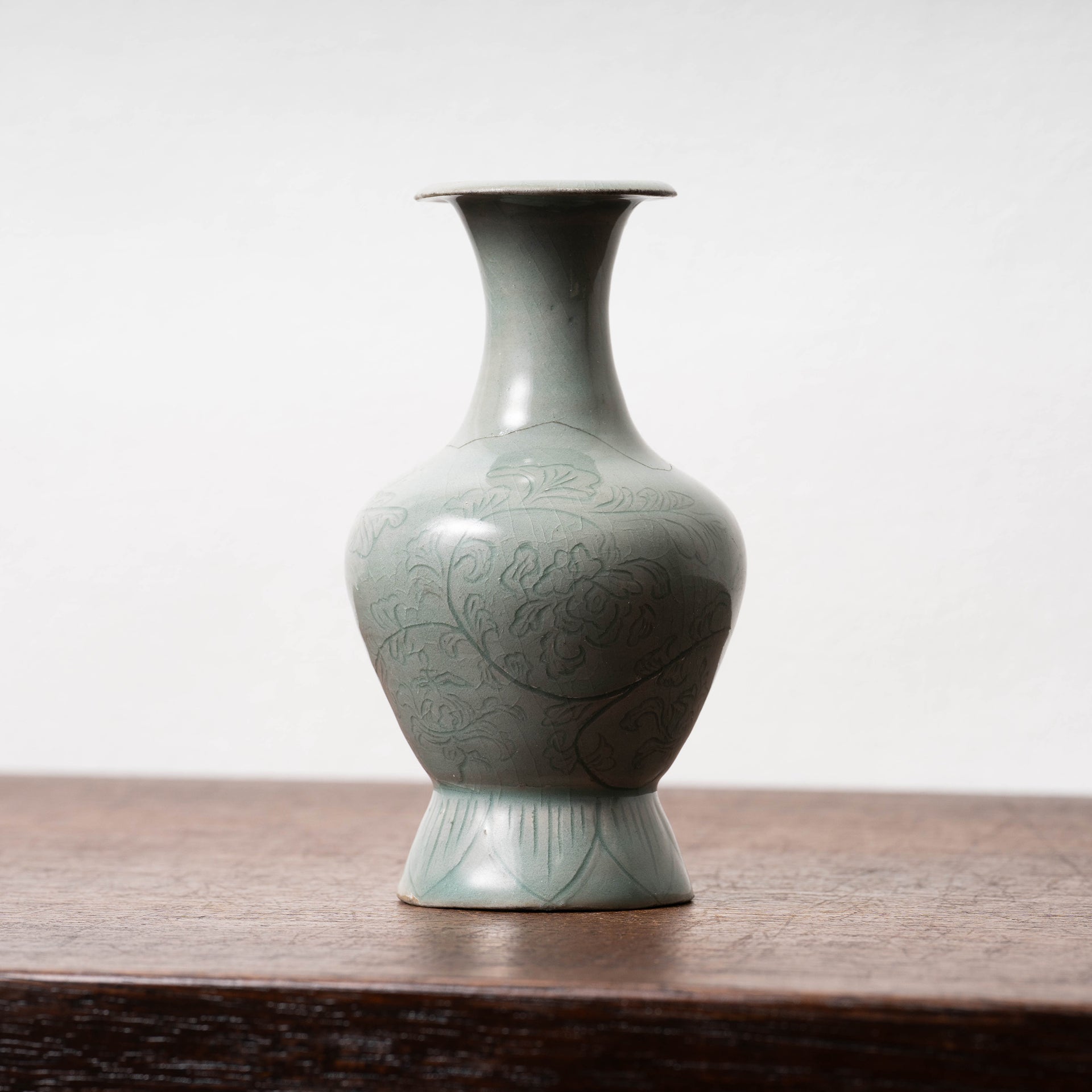 青磁花瓶「土肥刀泉」作 共箱付 印名有り 高さ約28cm