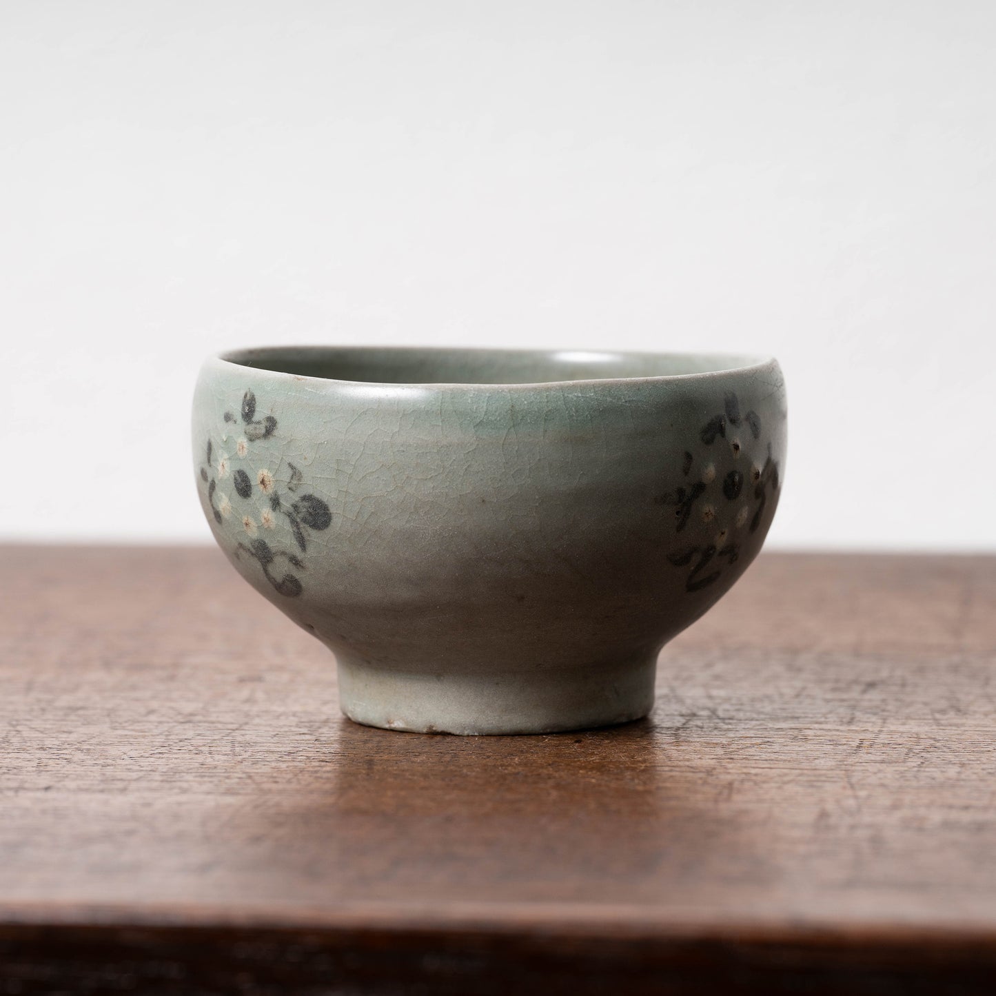 Goryeo Celadon small Tea bowl with Slip-trailed Chrysanthemum design