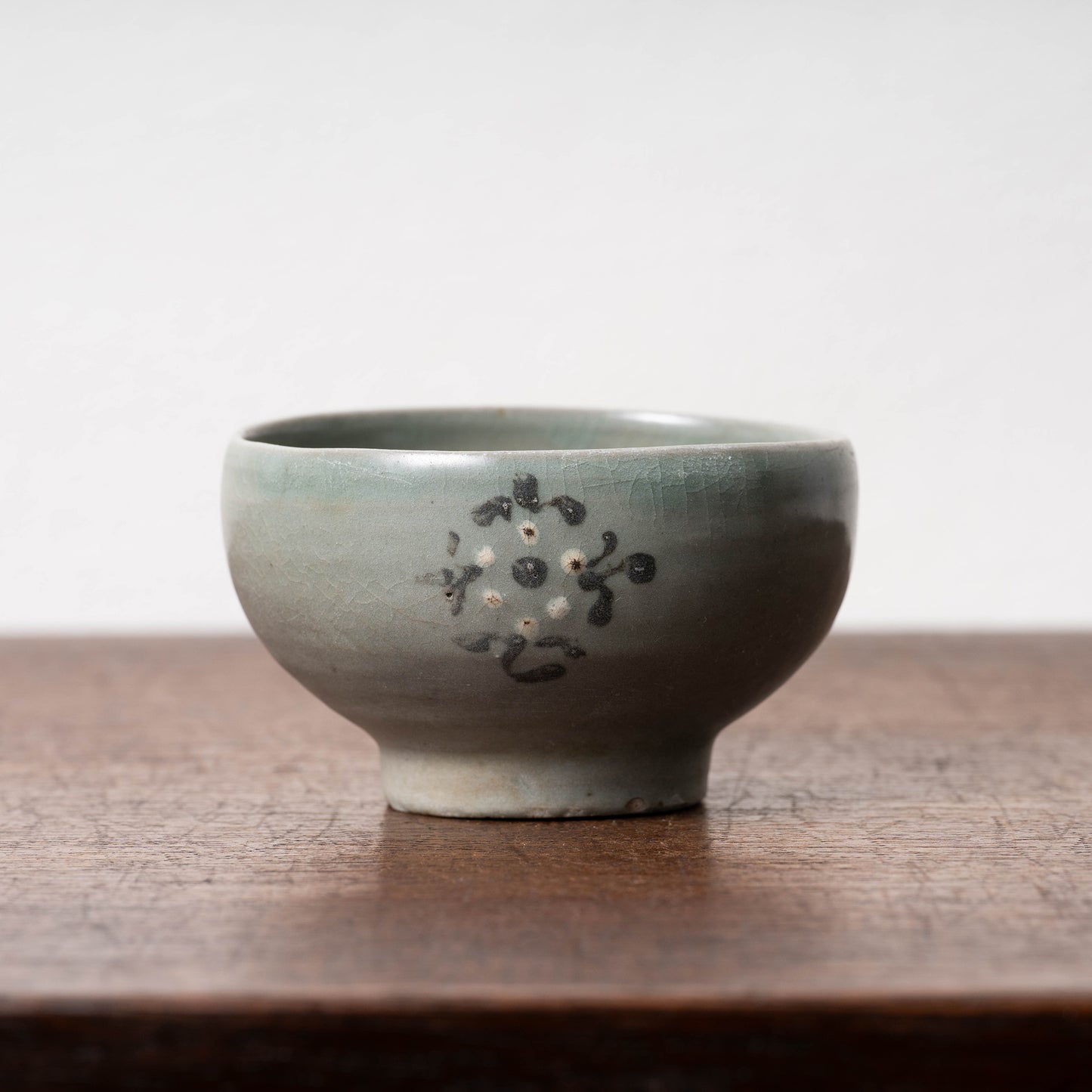 Goryeo Celadon small Tea bowl with Slip-trailed Chrysanthemum design