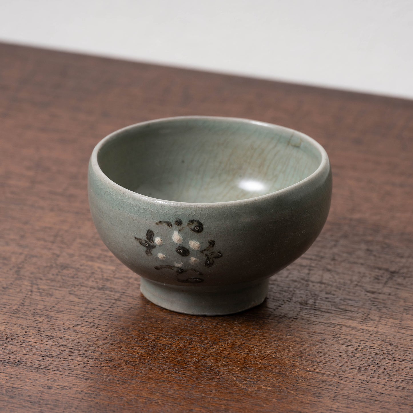 Goryeo Celadon small Tea bowl with Slip-trailed Chrysanthemum design