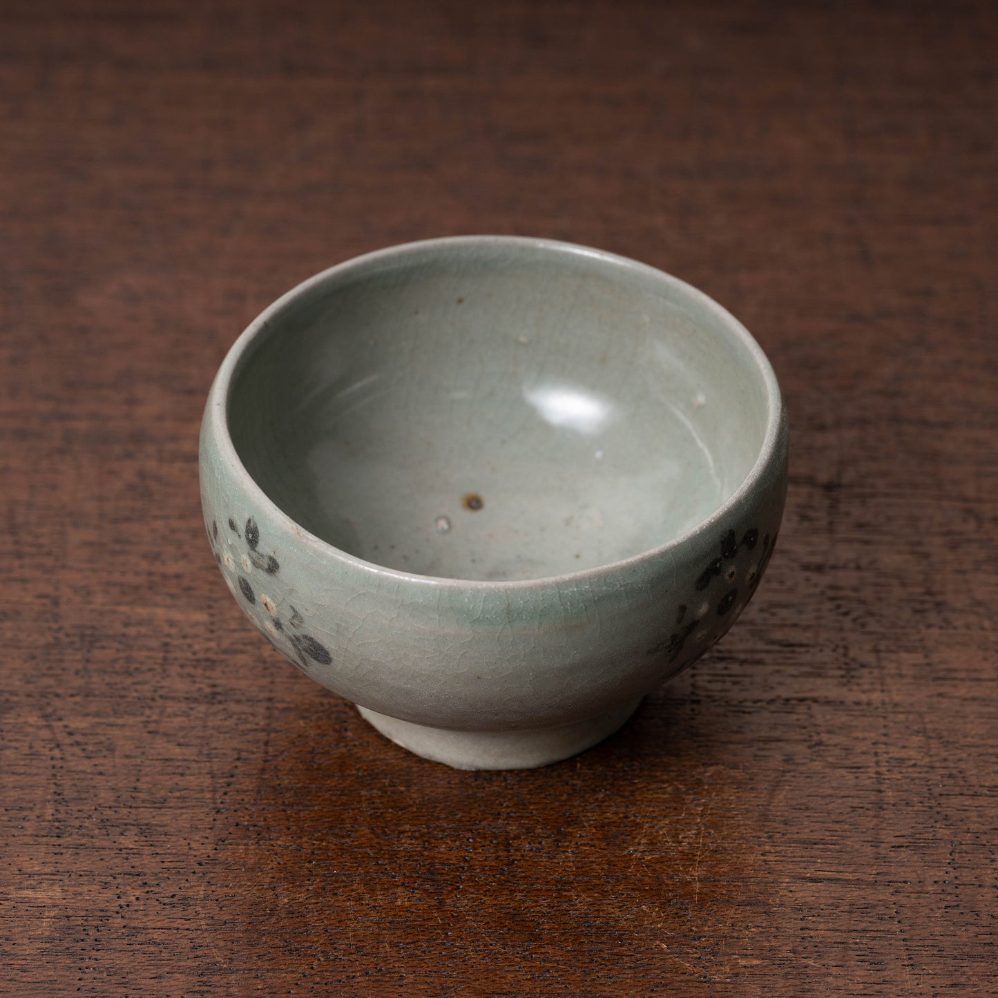 Goryeo Celadon small Tea bowl with Slip-trailed Chrysanthemum design