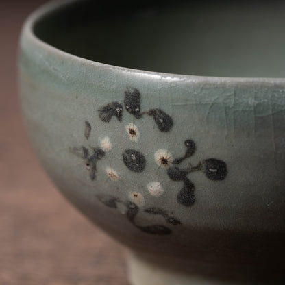 Goryeo Celadon small Tea bowl with Slip-trailed Chrysanthemum design