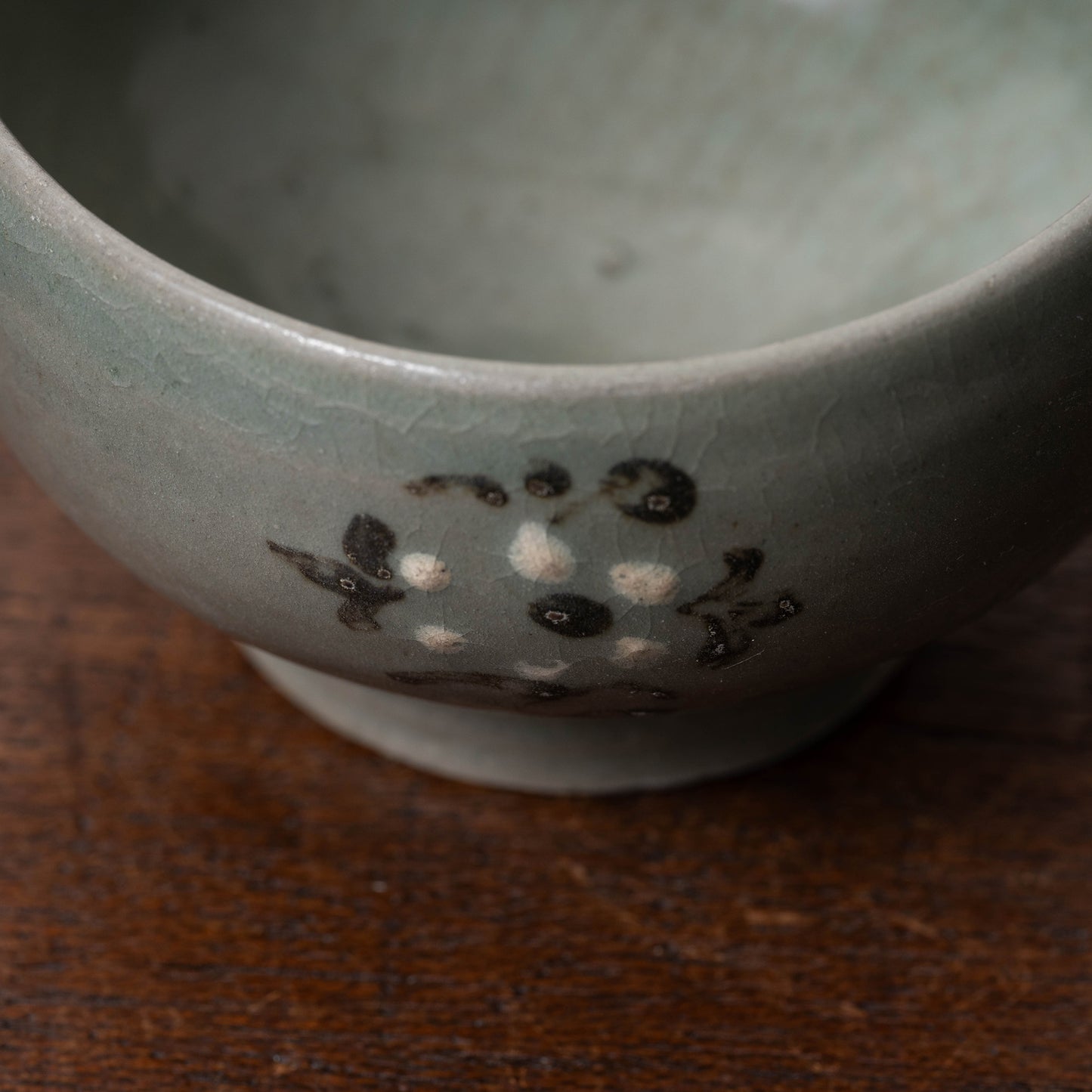 Goryeo Celadon small Tea bowl with Slip-trailed Chrysanthemum design