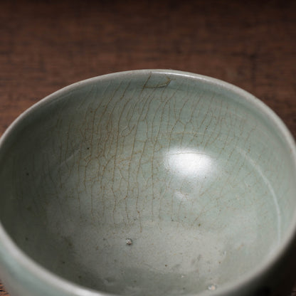 Goryeo Celadon small Tea bowl with Slip-trailed Chrysanthemum design