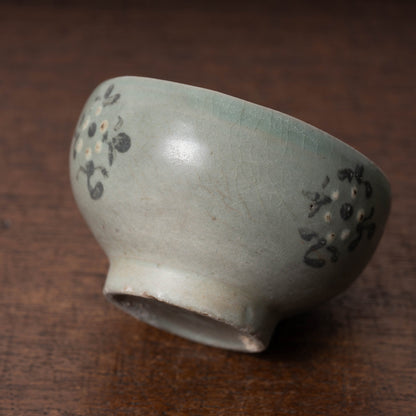 Goryeo Celadon small Tea bowl with Slip-trailed Chrysanthemum design