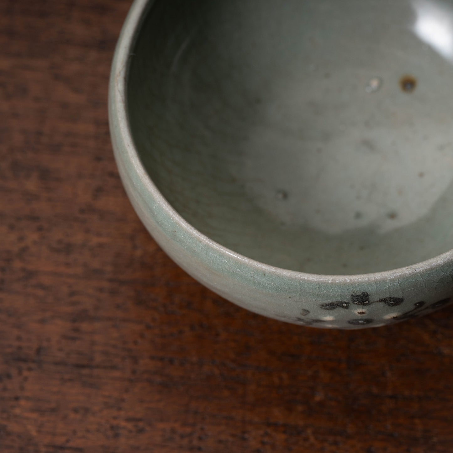 Goryeo Celadon small Tea bowl with Slip-trailed Chrysanthemum design