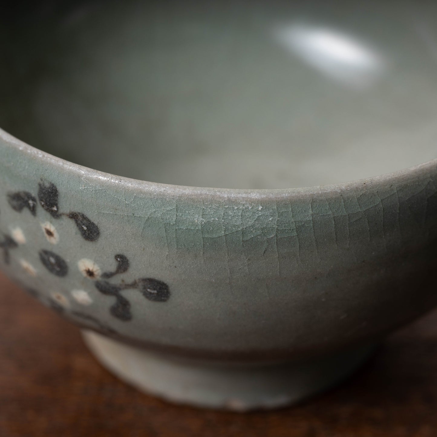 Goryeo Celadon small Tea bowl with Slip-trailed Chrysanthemum design