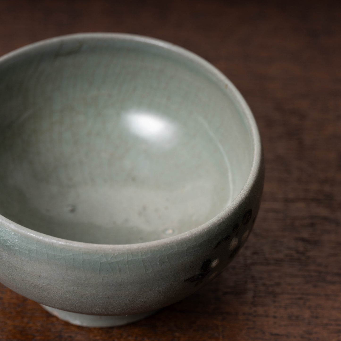 Goryeo Celadon small Tea bowl with Slip-trailed Chrysanthemum design