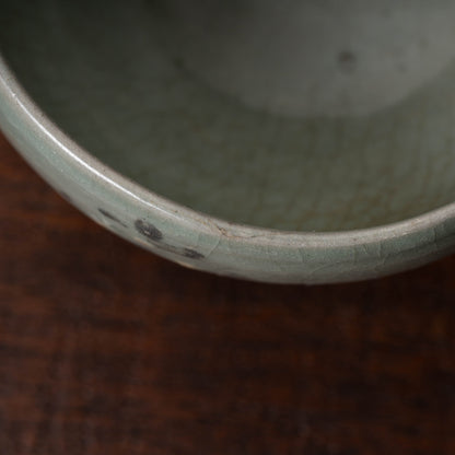 Goryeo Celadon small Tea bowl with Slip-trailed Chrysanthemum design