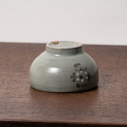 Goryeo Celadon small Tea bowl with Slip-trailed Chrysanthemum design